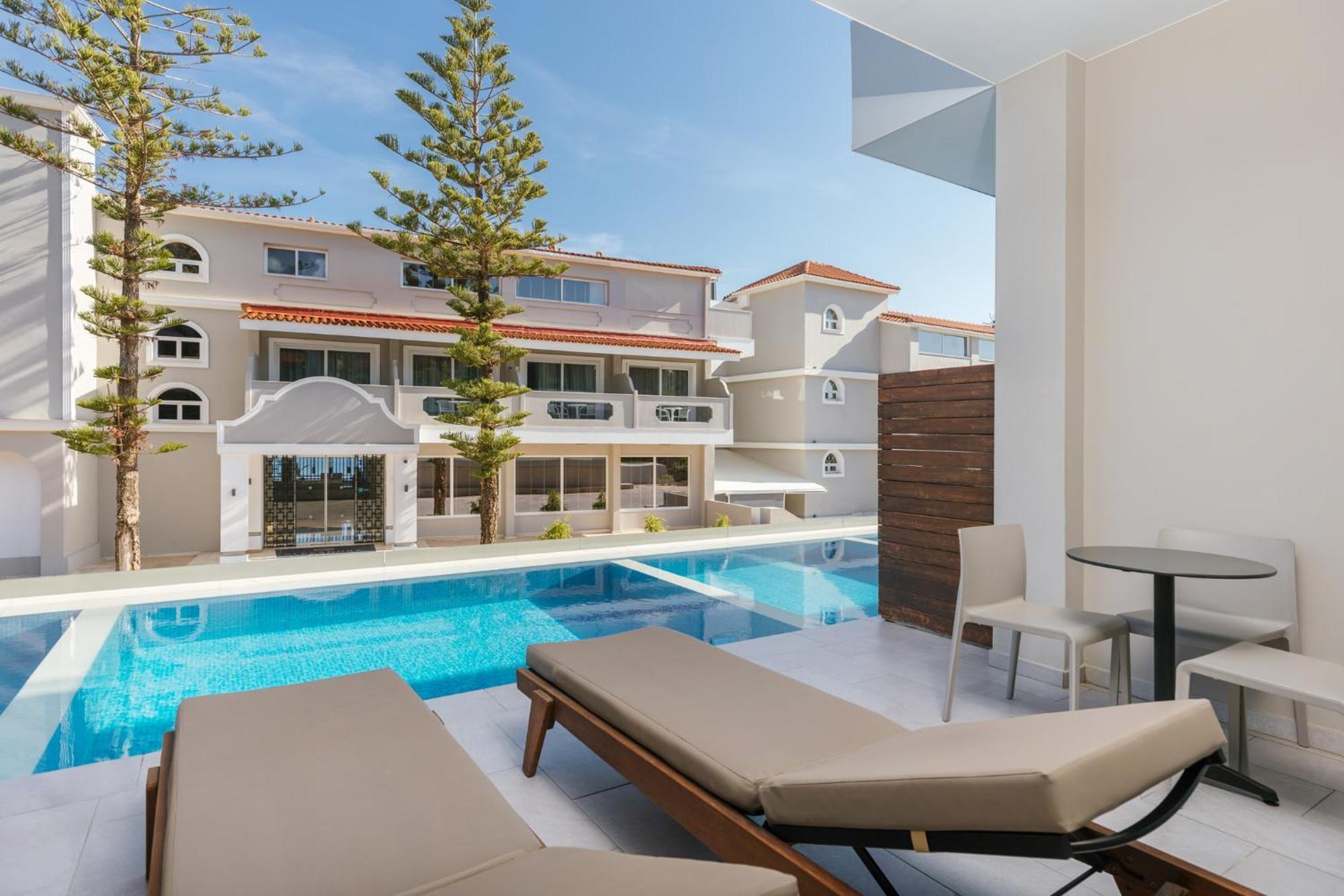 Superior Swim Up Room with Inland View,1730034618:JPEG